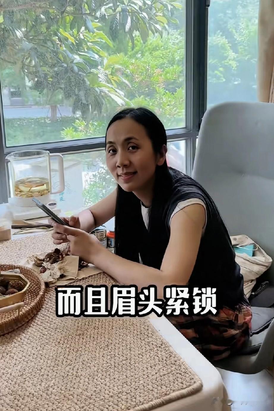 刘宁摊牌了，
承认是靠彭亚楼博流量来挣钱。

但是她拍着胸脯保证，不管怎么利用彭