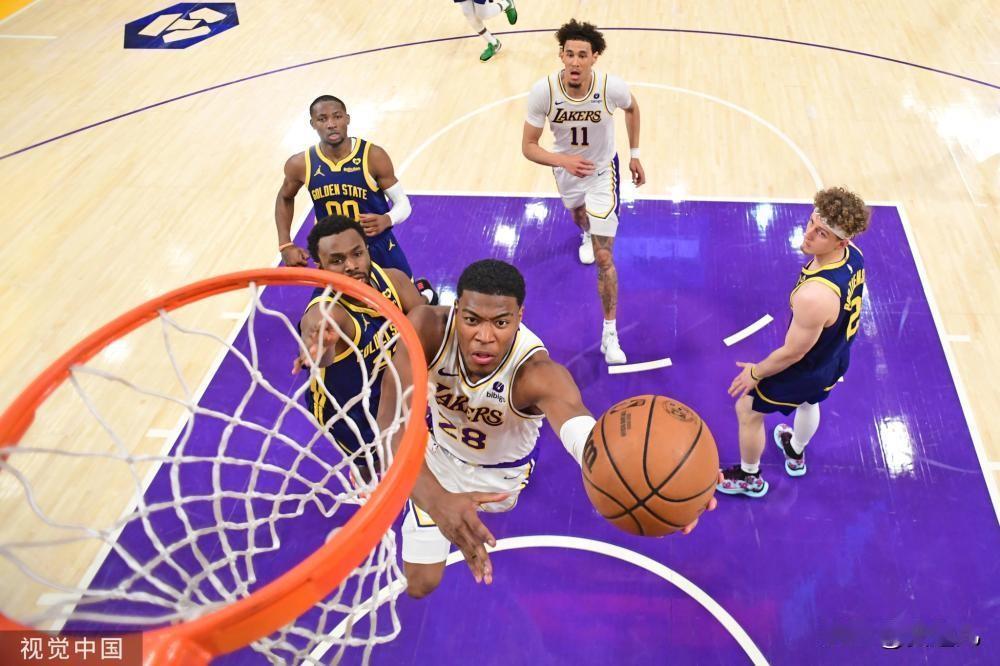 [NBA]库里31分詹姆斯40+8+9 勇士力克湖人
北京时间3月17日，NBA