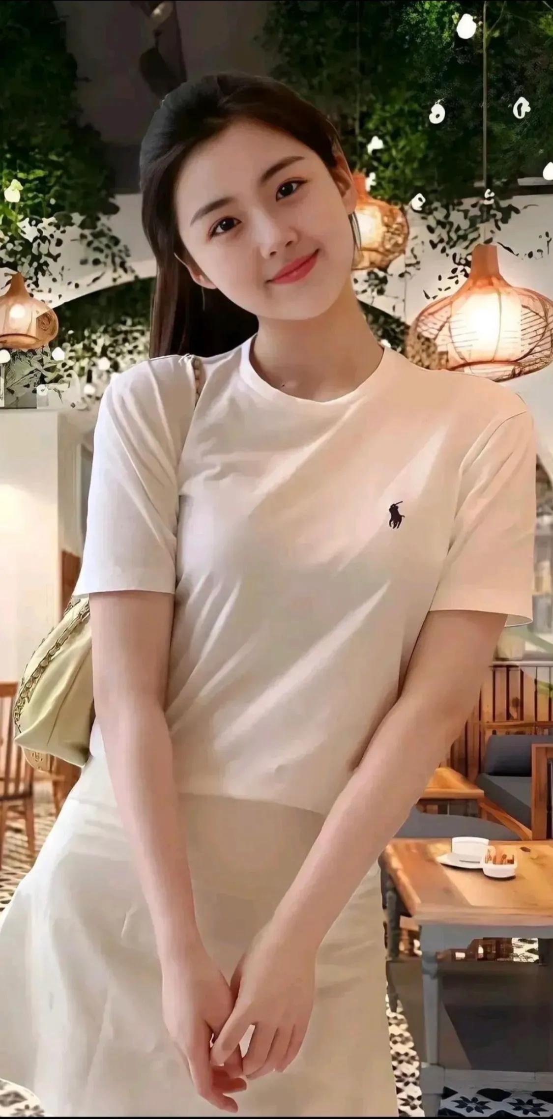 这些都是大实话，看看有没有一些道理哦！
现在的社会真奇怪，人在家里心在外，离婚就