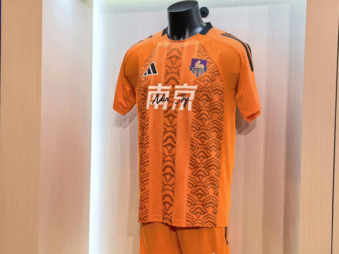 2026苏超十三队的客场球衣，刚觉比主场球衣还要漂亮。