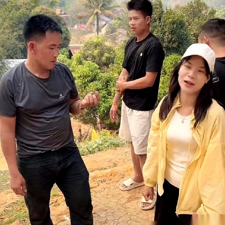 那根电线，一头连着黄衣哥几十年的黑屋子，另一头，直接插进了直播间的收银机。
别再