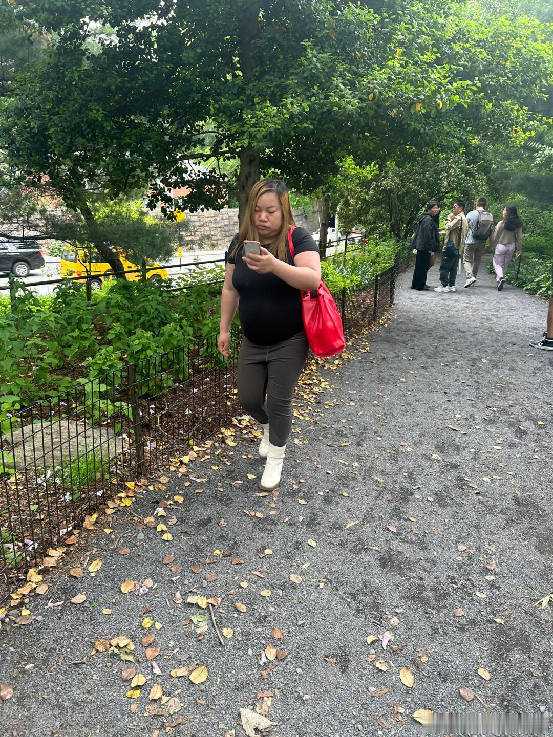 纽约中央公园偶遇网红凤姐，网友向她打招呼不理人，美甲店上班月入5千 ​​​