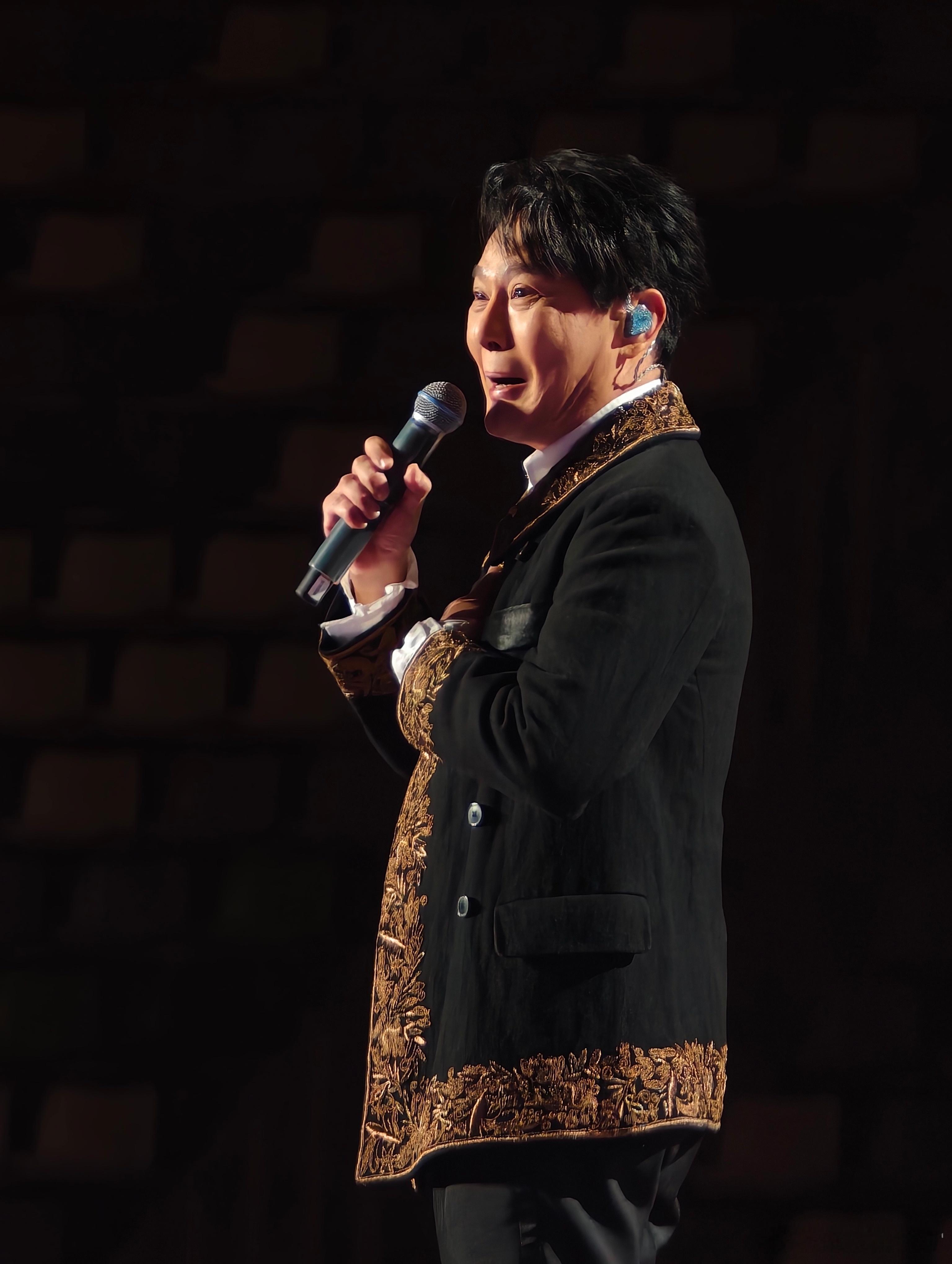 追觅还挺会请人的，把年会和演唱会融合在了一起，我也是顺带沾了点光，在追觅之夜看到