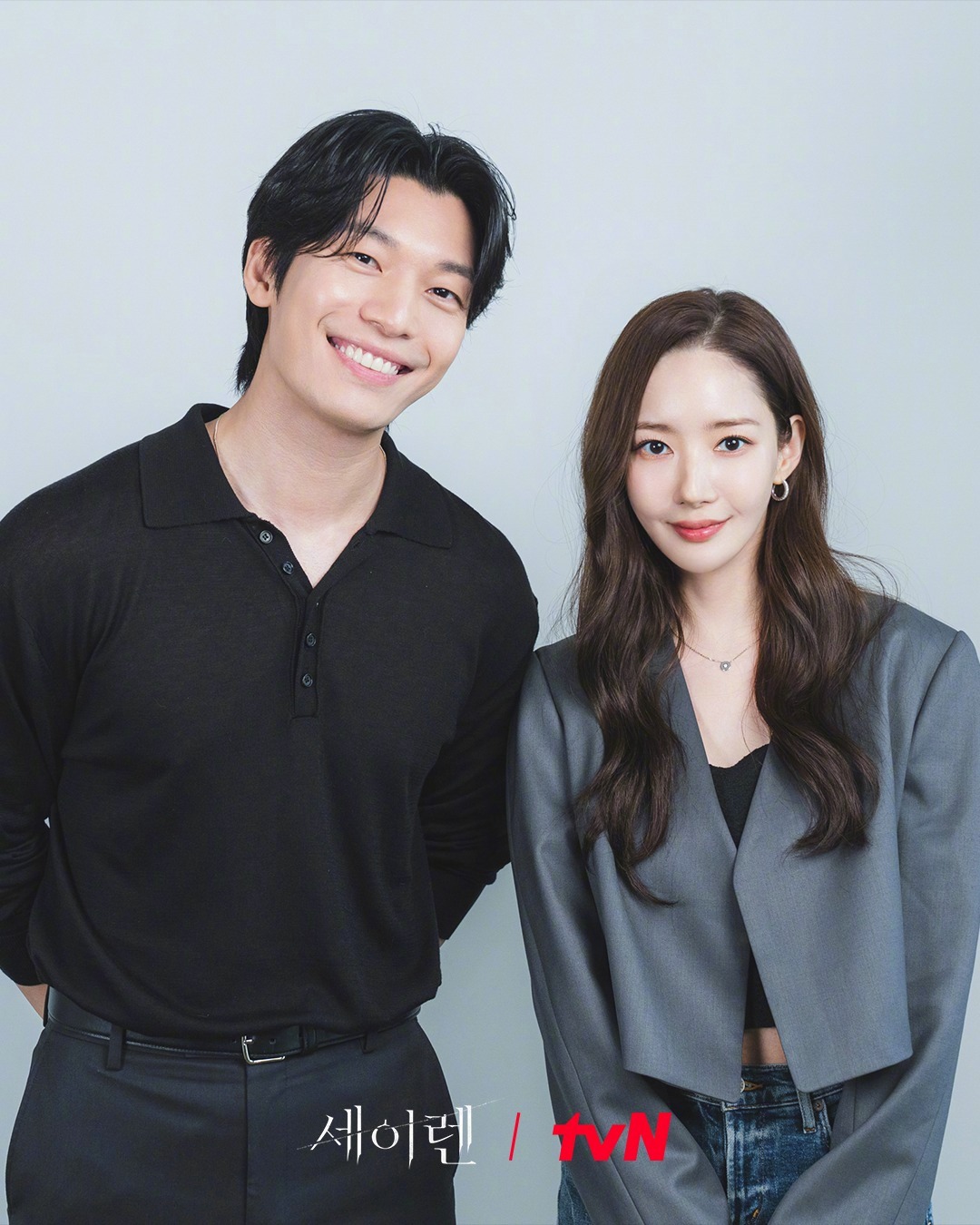 朴敏英魏化俊 主演tvN新月火剧Siren 公开剧本研读照。该剧改编自日剧《冰的