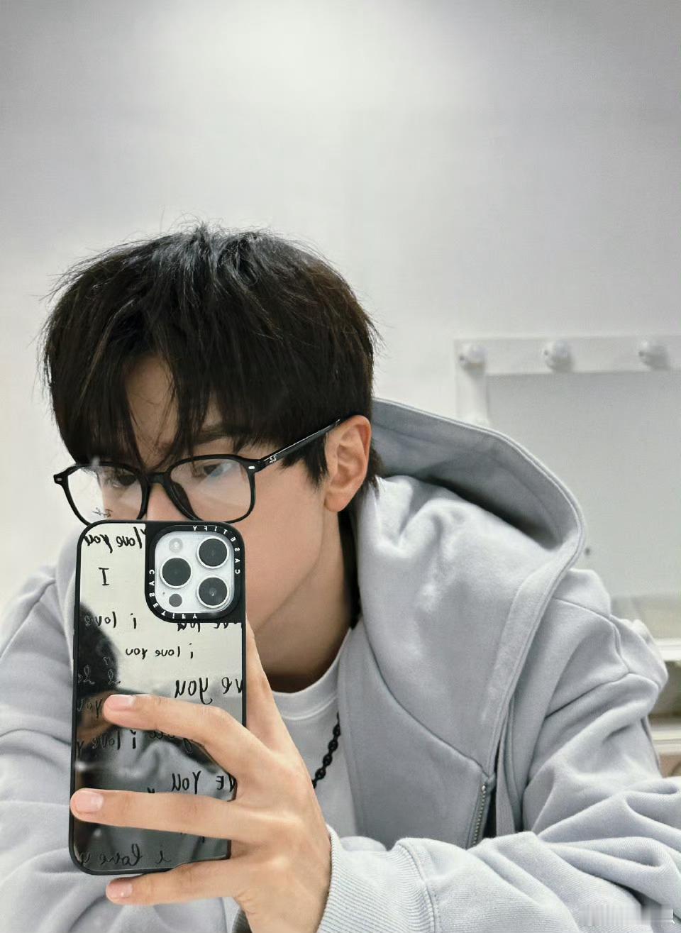 余承恩 yce余承恩天书黎明 yce余承恩顾天 “将你写进诗里的每一页，不提思念