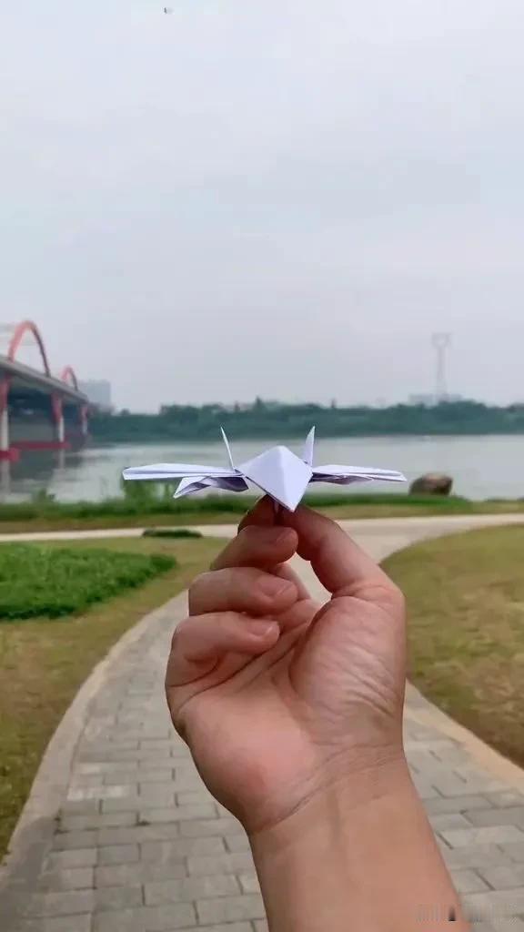 孩子说他在他们班级里面成立了一个“航空航天公司”。我问你这个业务是做什么的，孩子