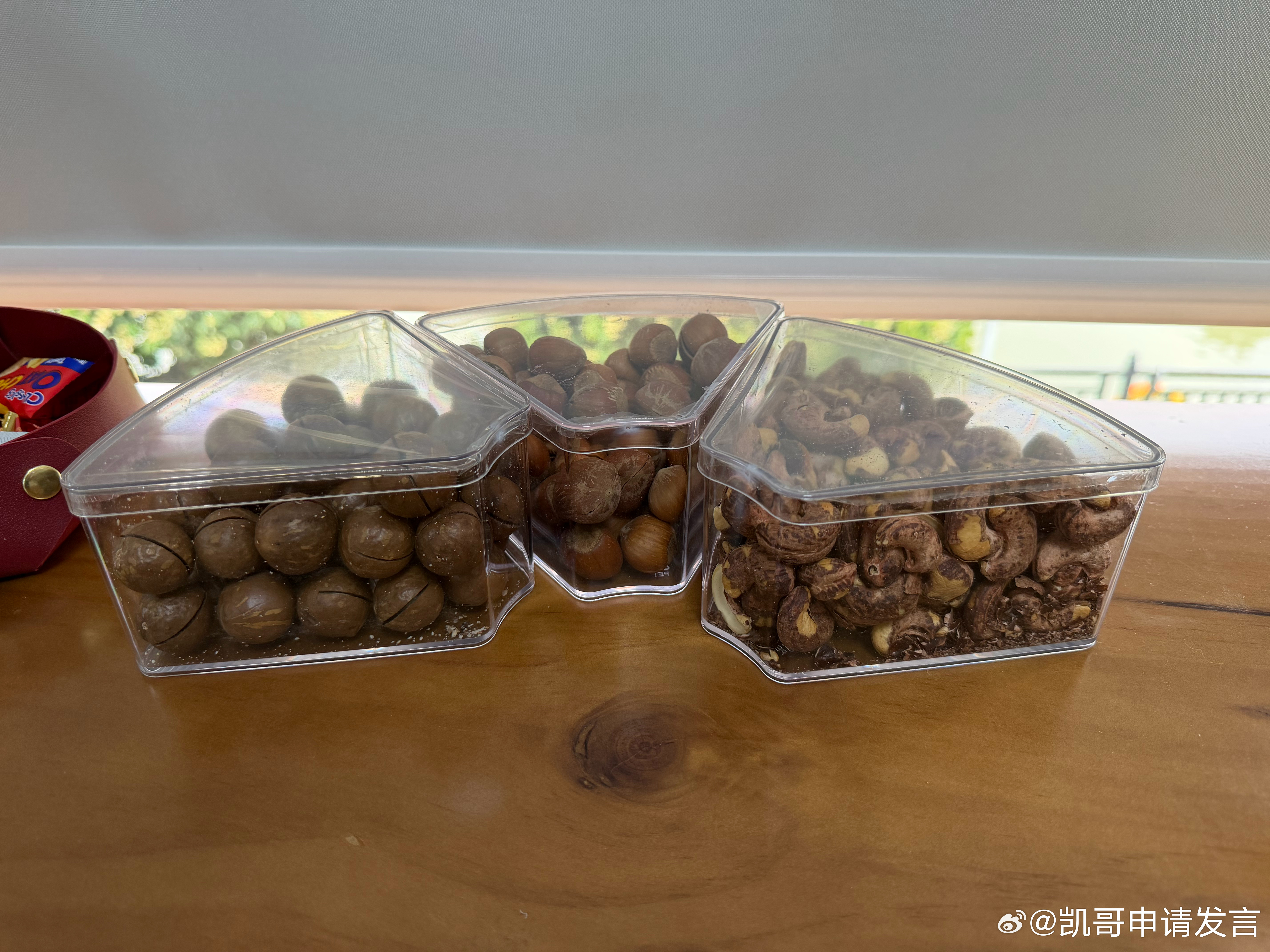 现在看到点零食，就觉得是蔚来车主福利（这几个不是，尝了尝，感觉达不到蔚来标准）蔚