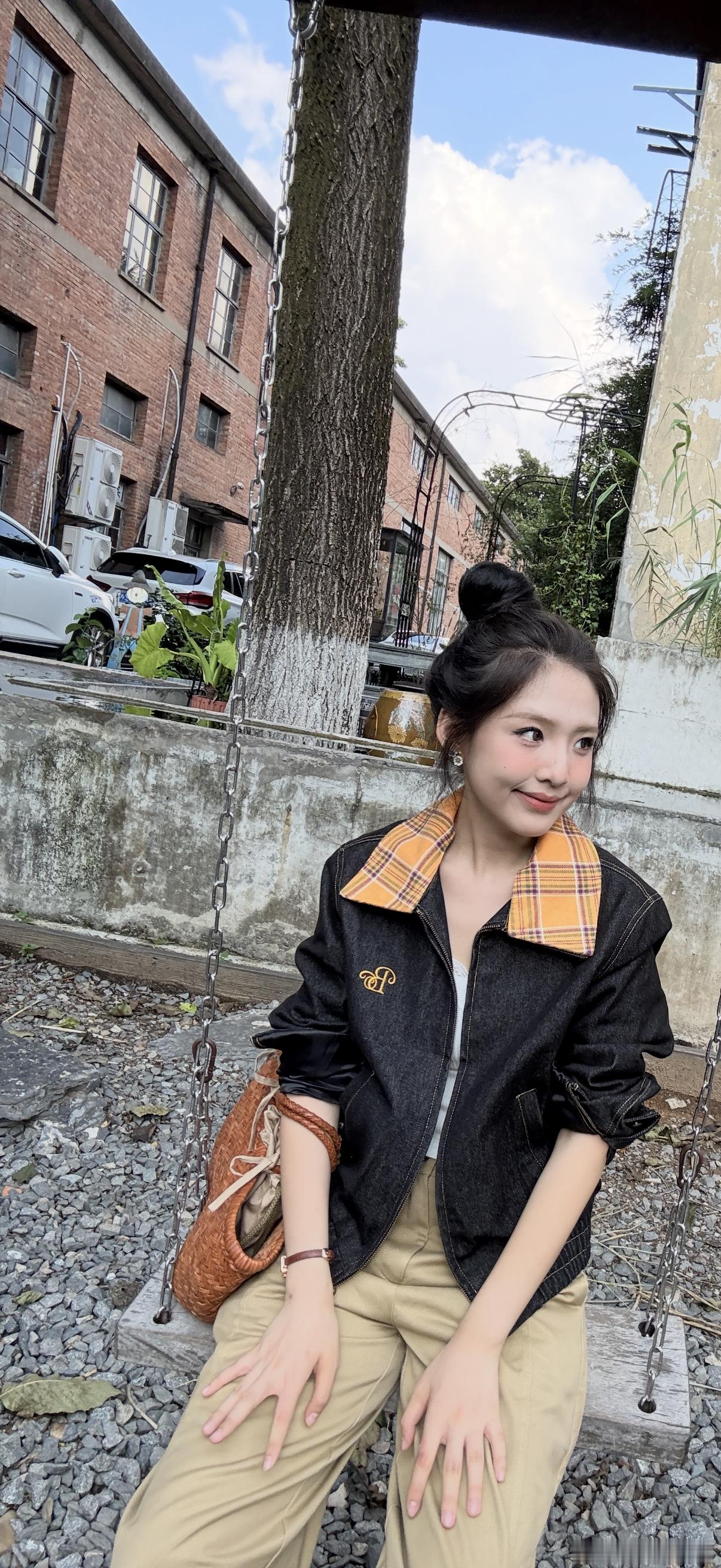其实本人完全手控哈哈哈哈哈哈所以看到自己瘦了 自己的手有骨头的样子了之后就会很爽