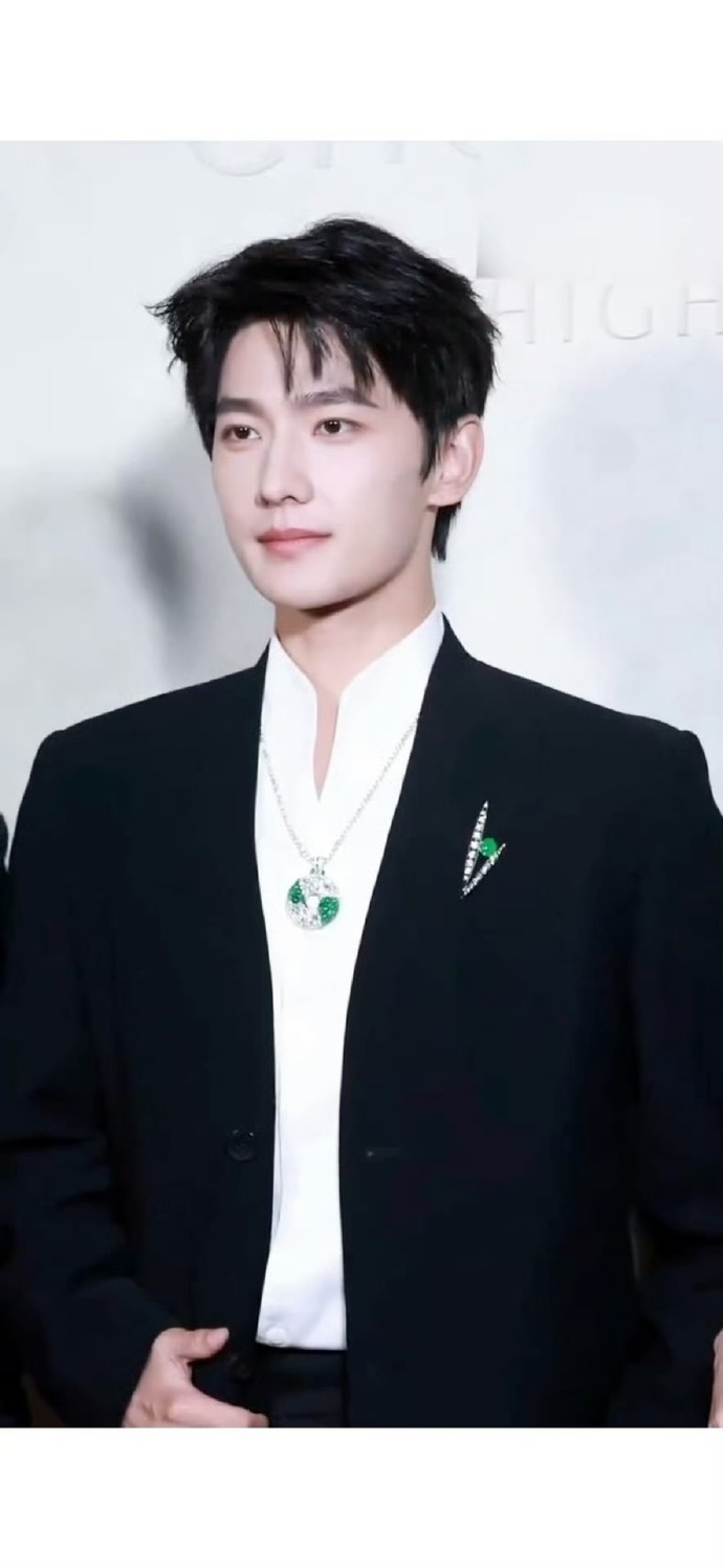 杨洋的疏离感杨洋眉眼干净温柔的顶级大明星 杨洋的疏离感，杨洋眉眼干净温柔的顶级大