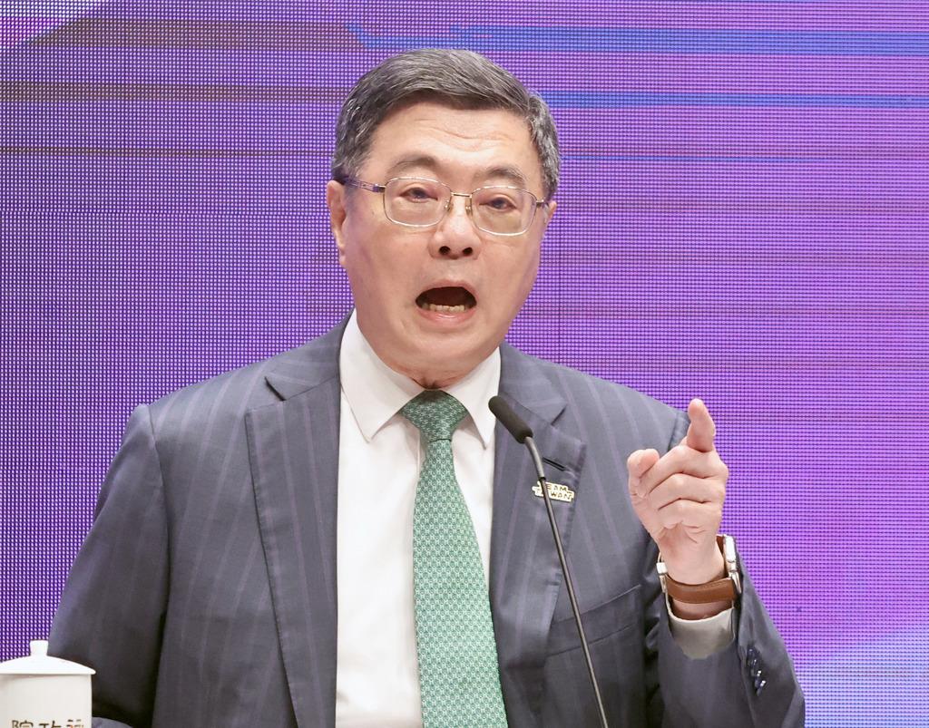卓荣泰自比“少林足球” 他举最贴切角色：强雄身边那个
“行政院长”卓荣泰7日称“