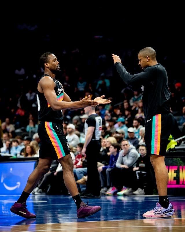 1️⃣巴恩斯谈到自己近十年来首次担任替补：“我们每个人都扮演着自己的角色，而最重