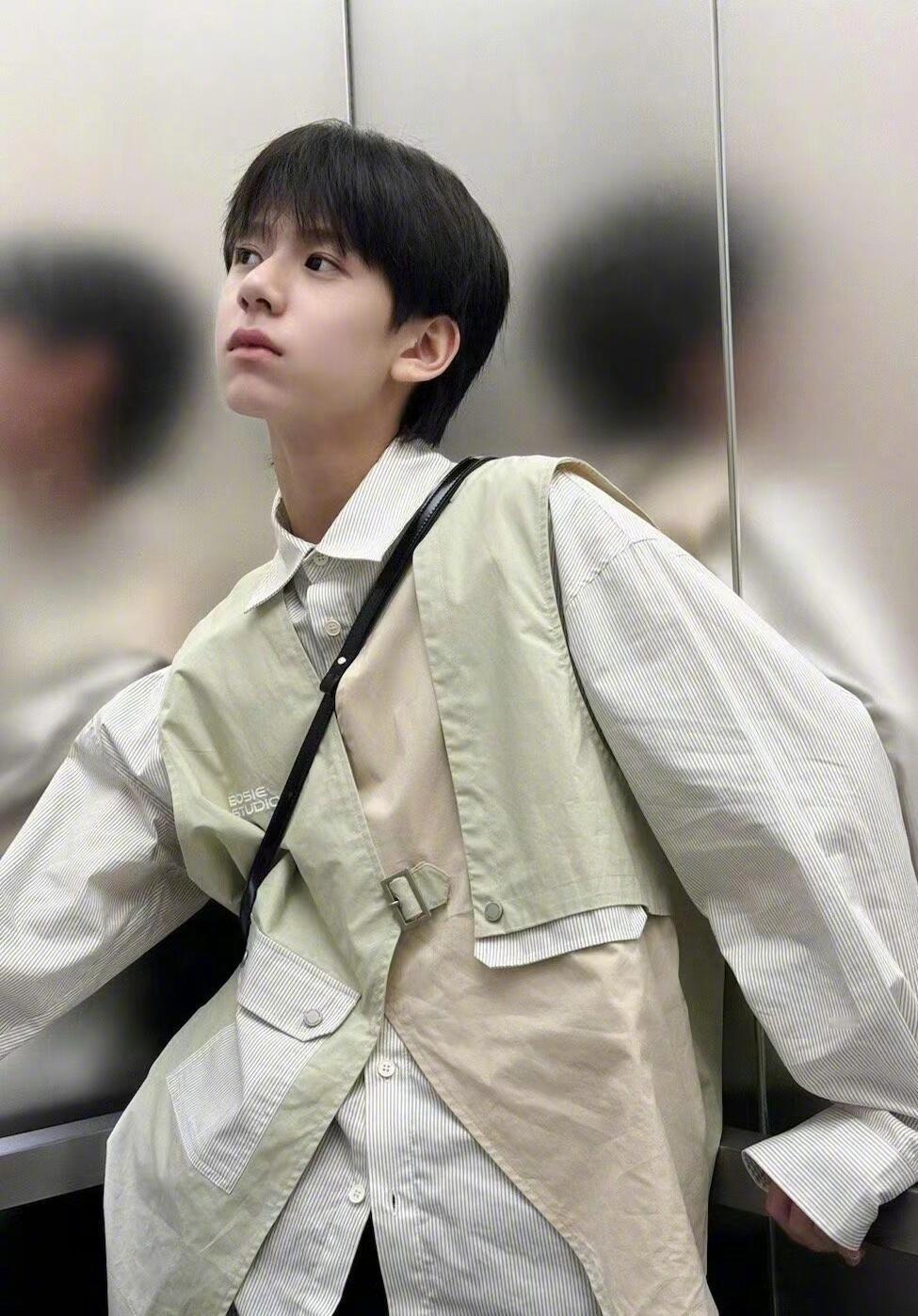 林子烨 伟大的青春期 14岁的林子烨，机场到活动全程生图抗打，少年气与成熟感完美