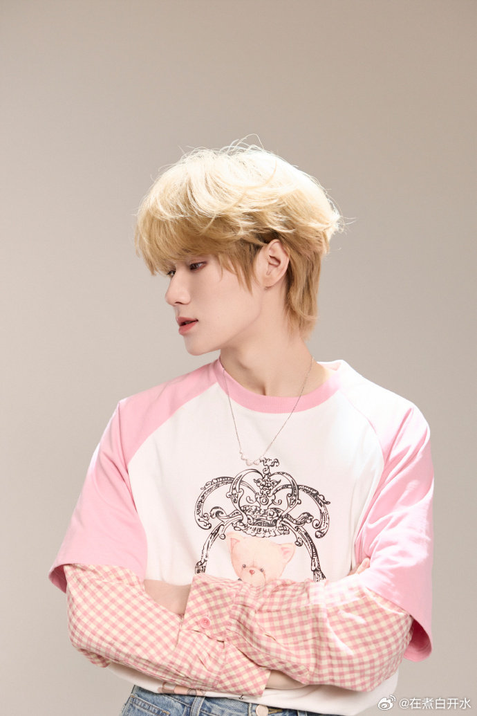 张真源元宵加餐别人元宵晒汤圆，张真源偏偏晒鸡蛋，双黄蛋小细节超可爱，轻松又有梗，