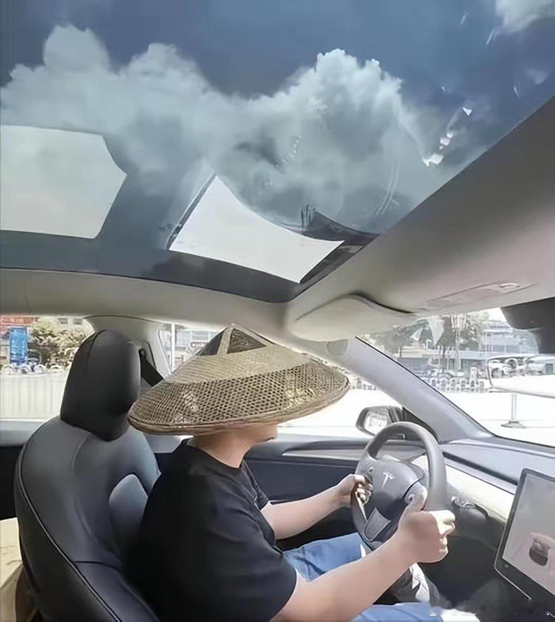 叫你们天天嫌弃Model Y全景大天幕晒得慌？这下好了，廉价版把天窗给取消了，到