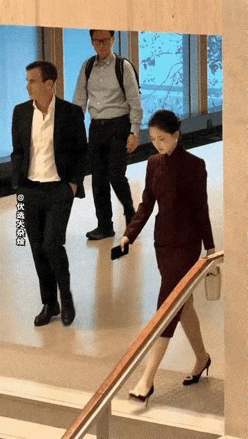 一个人在外的气质绝对是源于对自己内在的充分自信[兔年大吉]