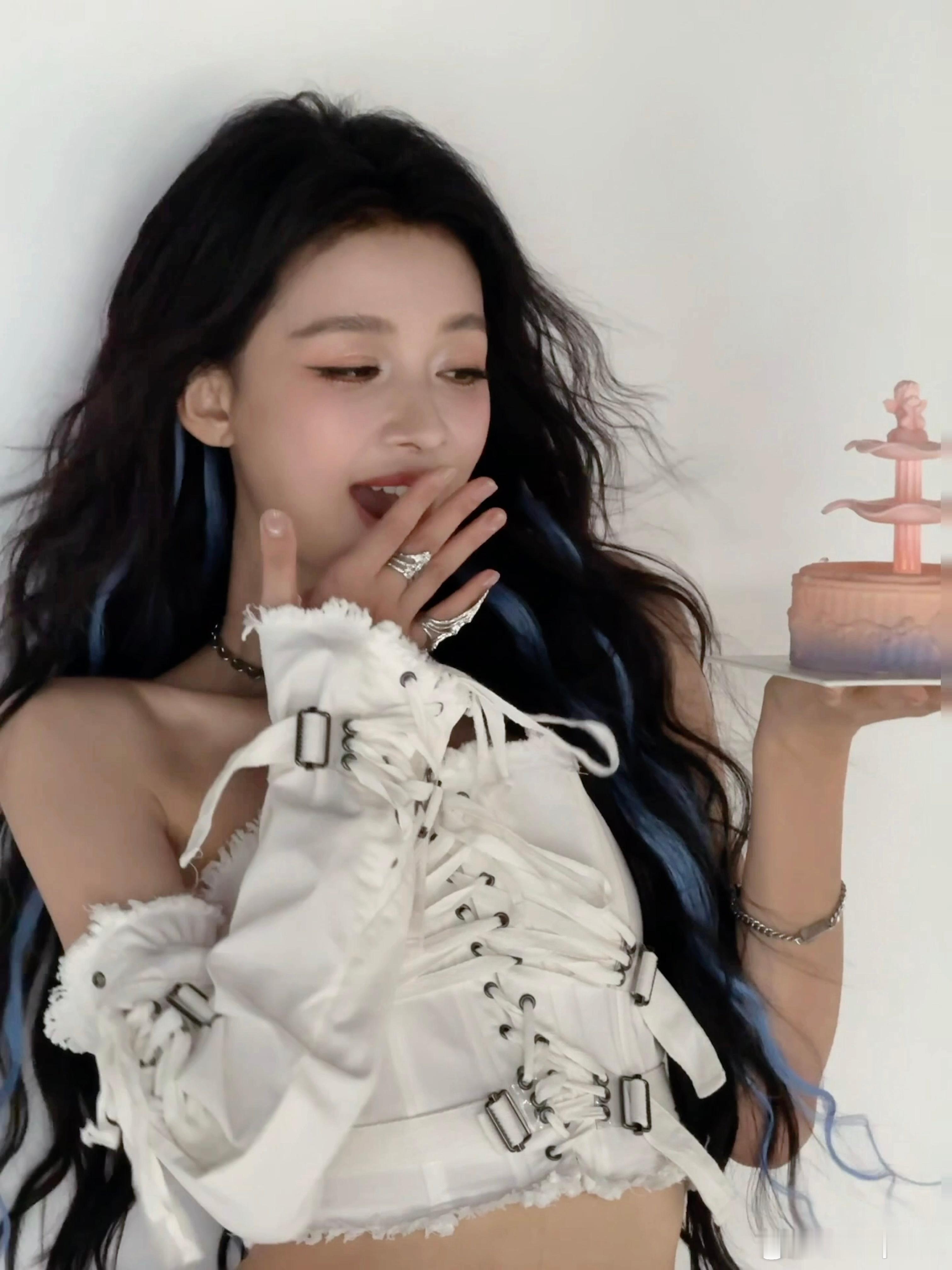 胆小鬼组进步好大本来没对这个小组抱有太高期待，看完全开麦hiphop舞台瞬间改观
