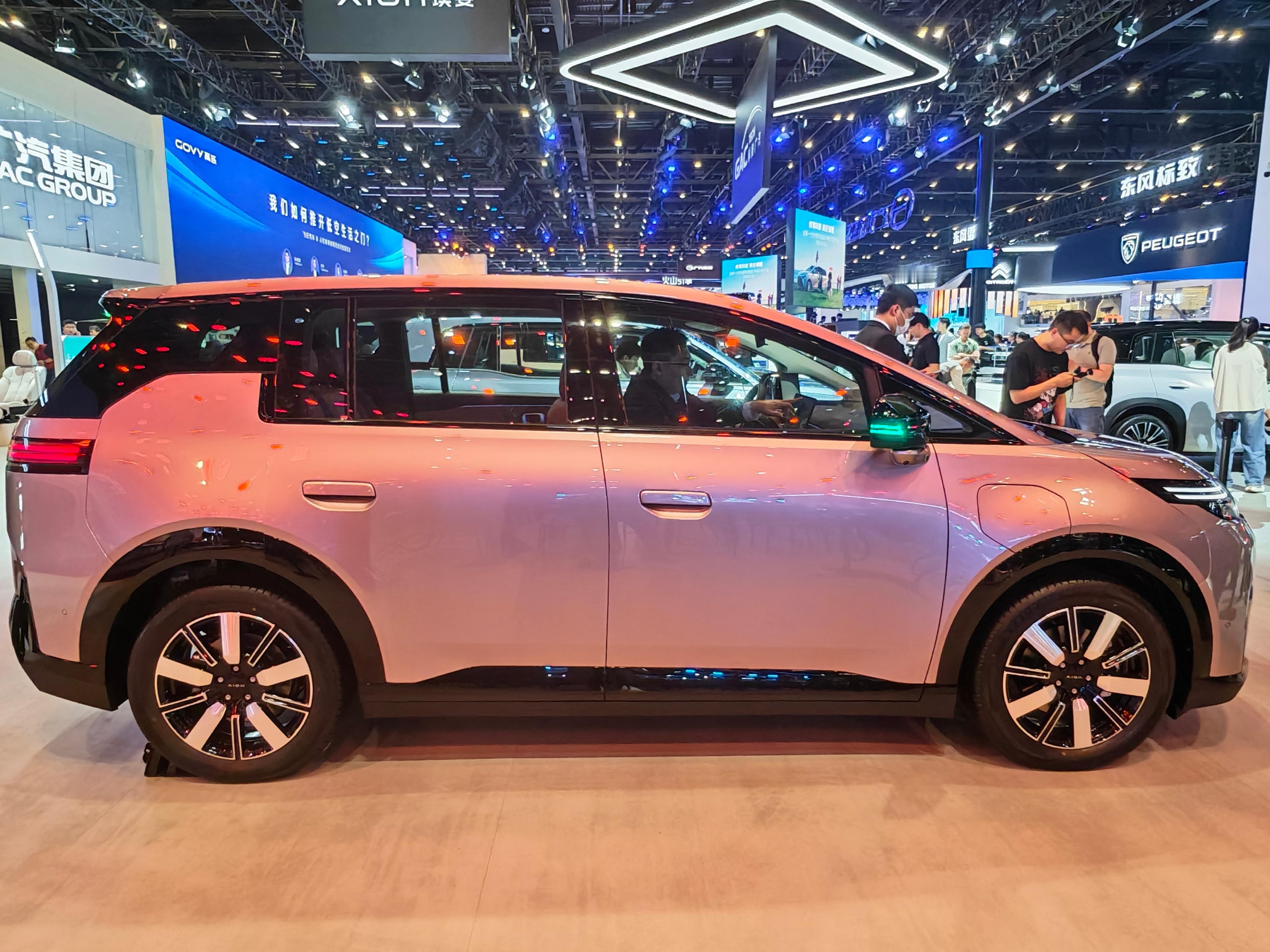 作为12万内唯一搭载“192线激光雷达+4颗4D毫米波雷达+11颗摄像头+文远知