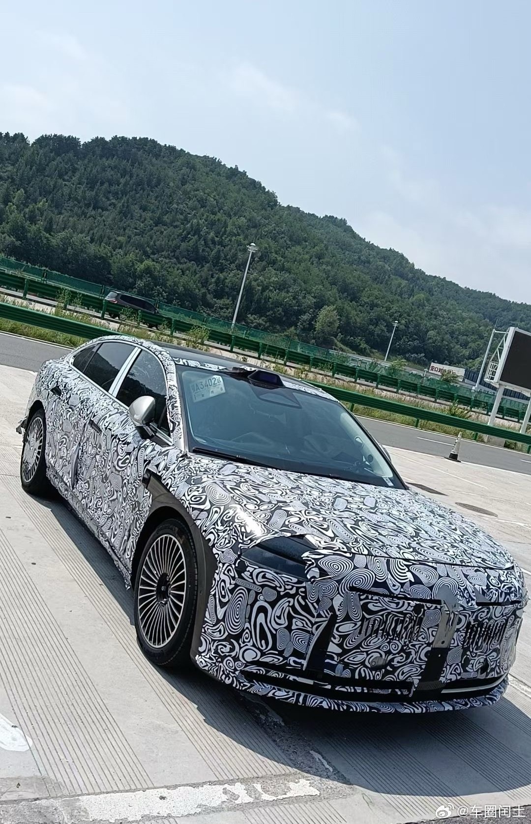 岚图 又是一个新车？越做越旗舰的感觉。 ​​​