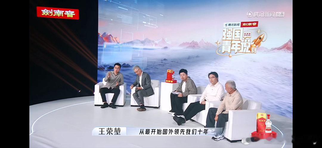 中国半导体突破把国外龙头熬破产强国青年说科研人日夜反复试错，狠狠打破卡脖子困境，