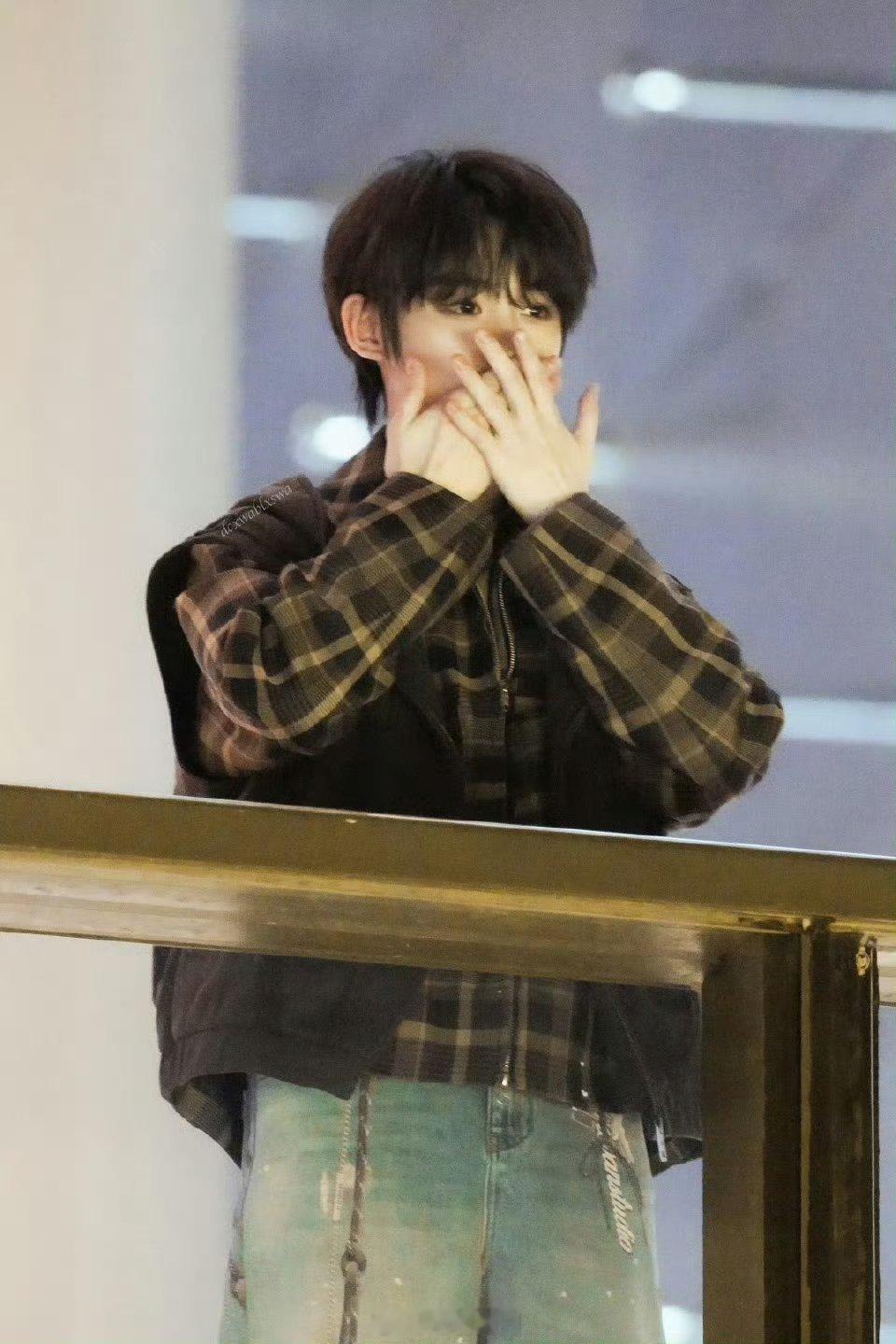 丁程鑫[超话]丁程鑫下班跳了火力全开你好星期六 丁程鑫的《火力全开》舞蹈，每一个