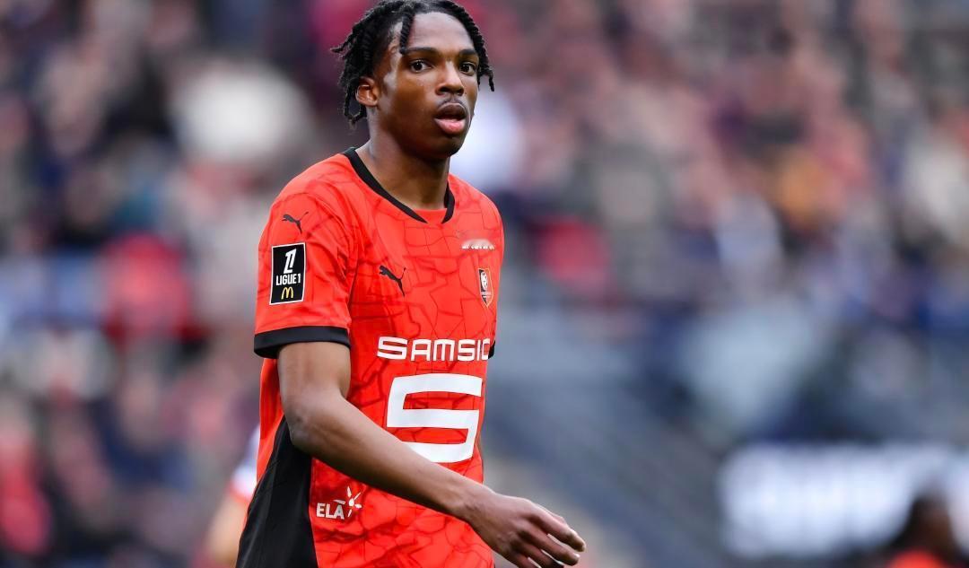 马特劳：切尔西仍在尝试签下杰雷米·雅凯！据悉雷恩已提出一项协议，让杰雷米·雅凯留