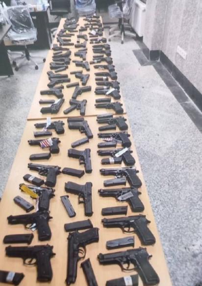 目标果然不是哈尔格岛，伊朗最后关头醒悟了，果断出手缴获大批武器！
 
根据伊朗情