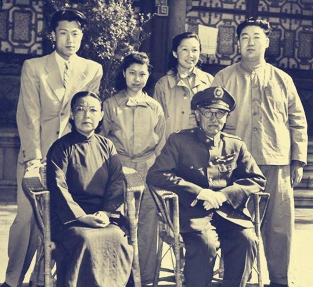 1914年，31岁的阎锡山，在岳父的牵线下，纳了14岁的小妾。洞房花烛夜，阎锡山
