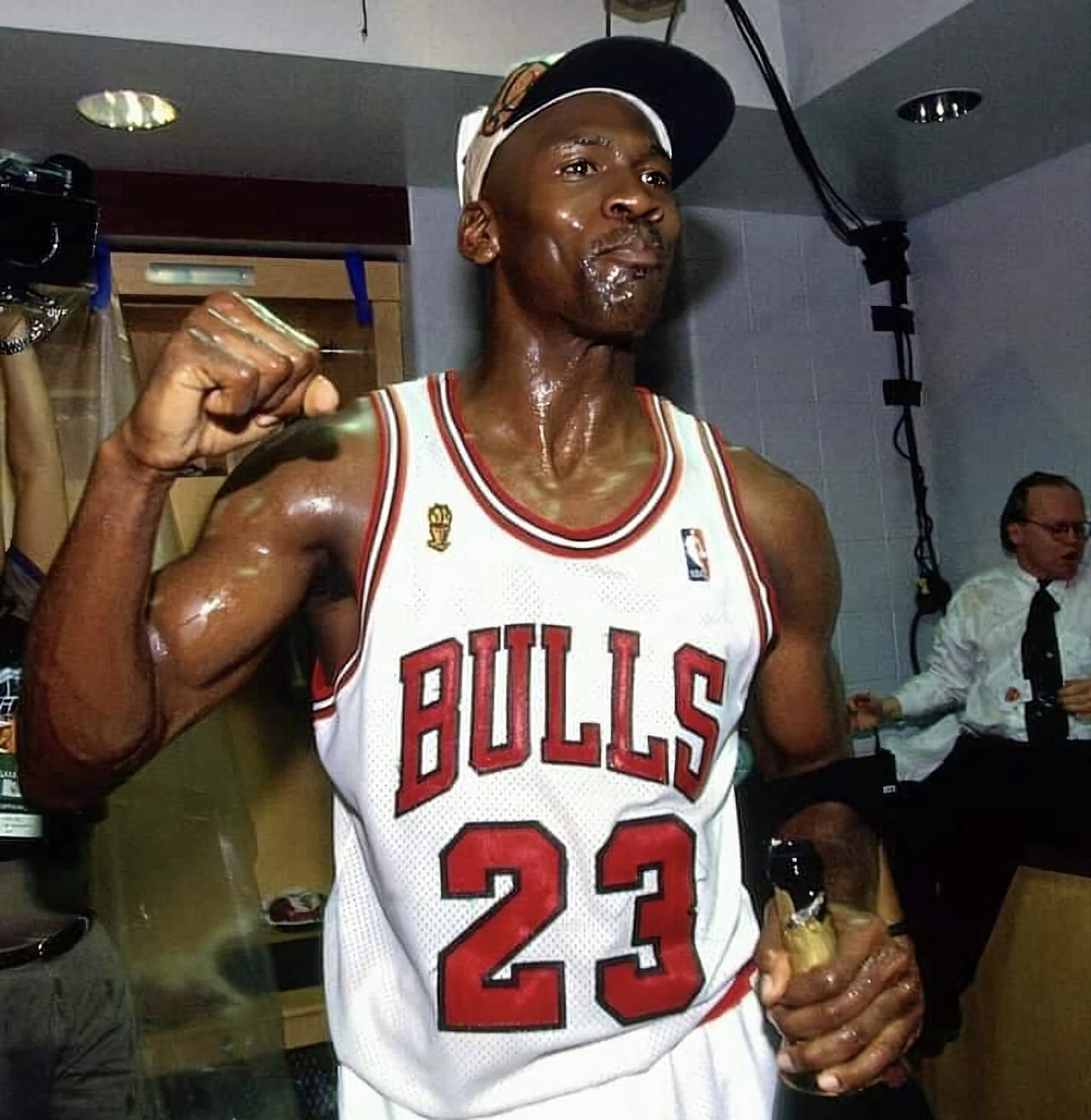 将“篮球の神” 迈克尔-乔丹的荣誉放一半到一位NBA球员身上，在你看来这位球员能