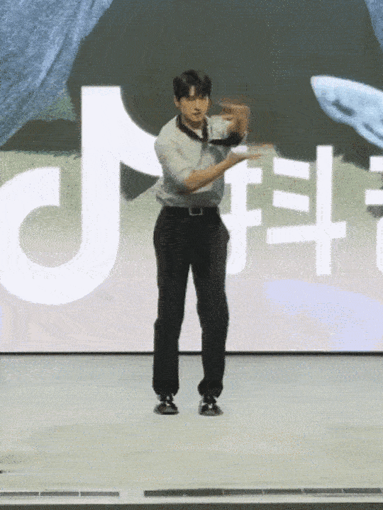 杨洋明明不是胖子，为什么看起来就是很壮？ ​​​