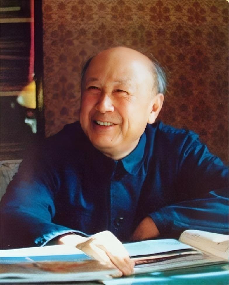“中国火箭之王”“航天之父”——钱学森，这两个熠熠生辉的称号，刻着他为中国航天事