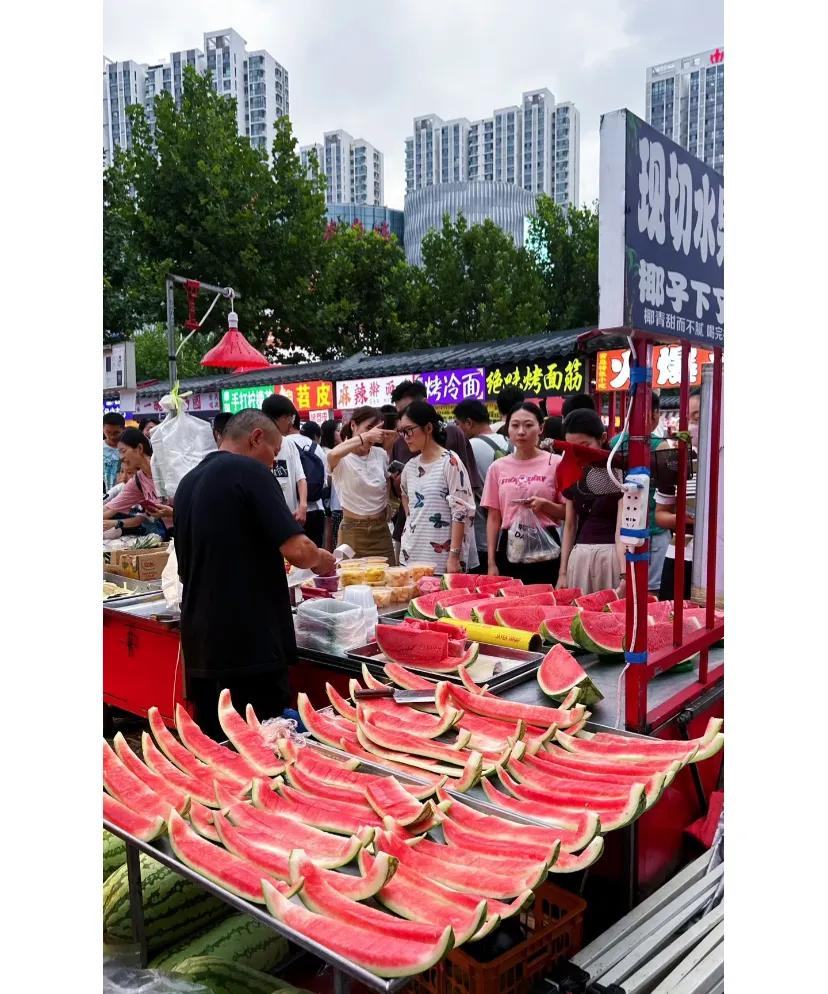 离开上海，我才感受到生活的沸腾
在上海待了五年，秩序井然，但总觉得少了点什么。这