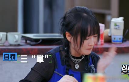 #懂聊缩力的都知道里面的门道有多深# 张乘二拆台妙语连珠，聊缩力惊人，趣味十足。