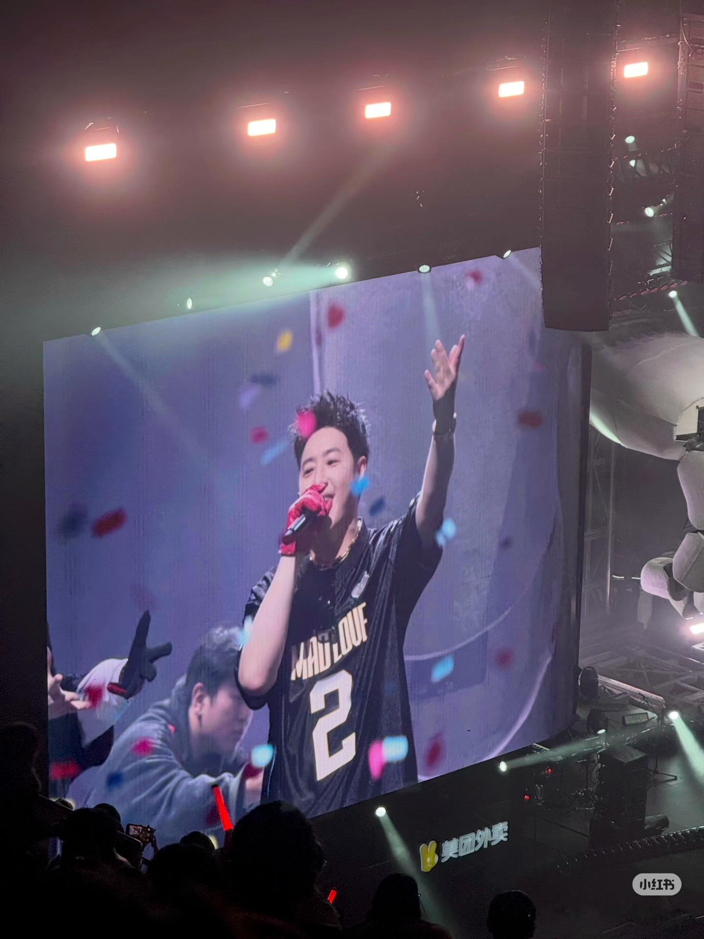 潘玮柏演唱会是我看过最累的潘玮柏你真的让你的粉丝很有面子，演唱会实在是太精彩了，