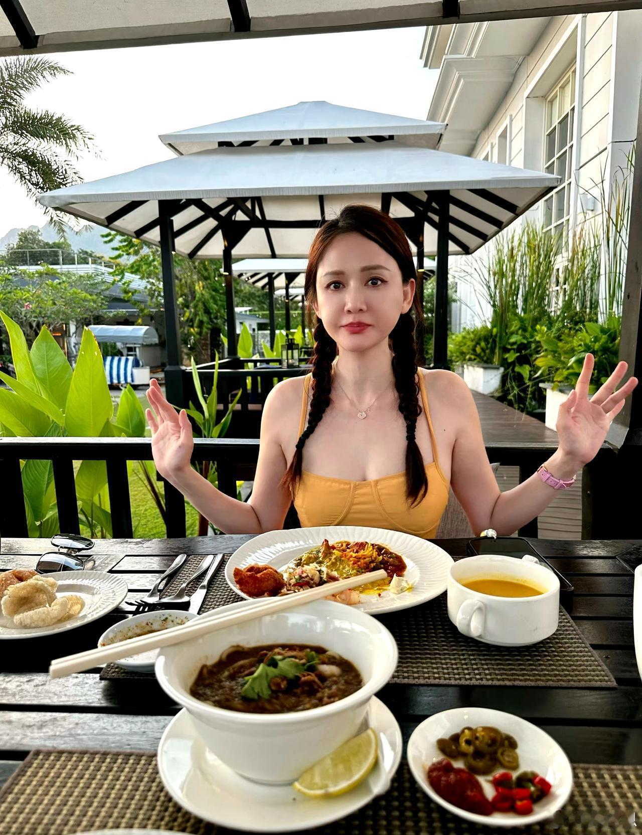 陈乔恩曾经说自己是饭桶，她是真的很爱吃，但是还能做到这么瘦，厉害！