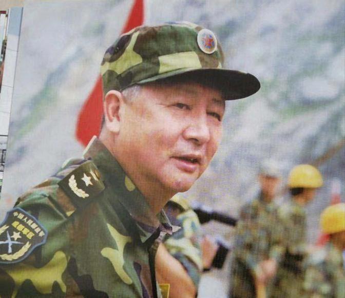 开国上将王平的儿子范晓光在军校求学时，向父亲请教入党申请书的写法应注意什么？
1