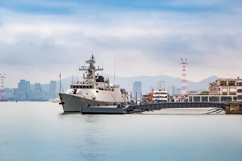 11月14日，日本防卫大臣小泉进次郎说，中国的055型驱逐舰“鞍山舰”和其他军舰