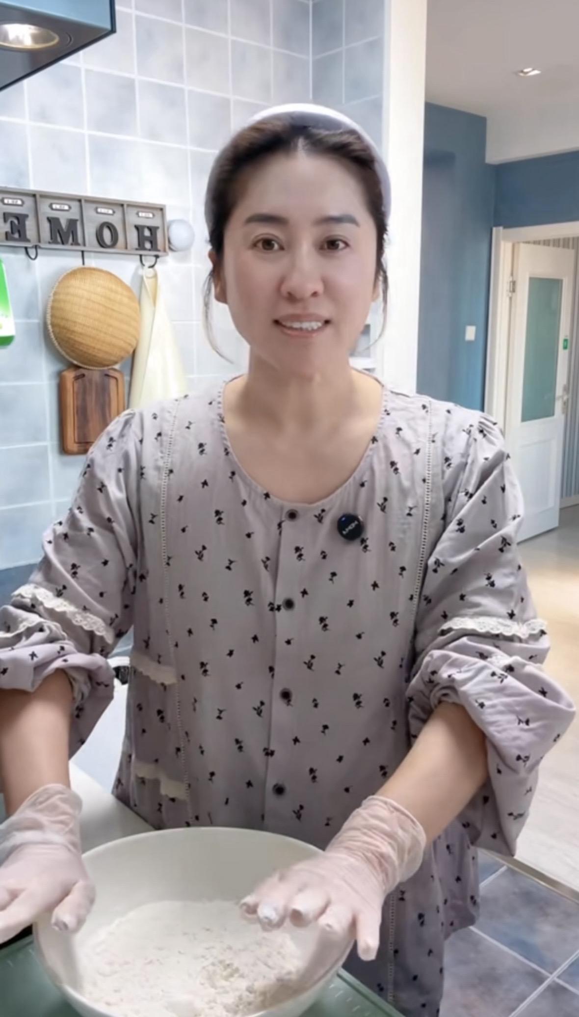 姐姐这次买的是咱家秋冬新款  香芋紫 100棉棉 软糯舒适～ 有喜欢的姐妹欢迎选