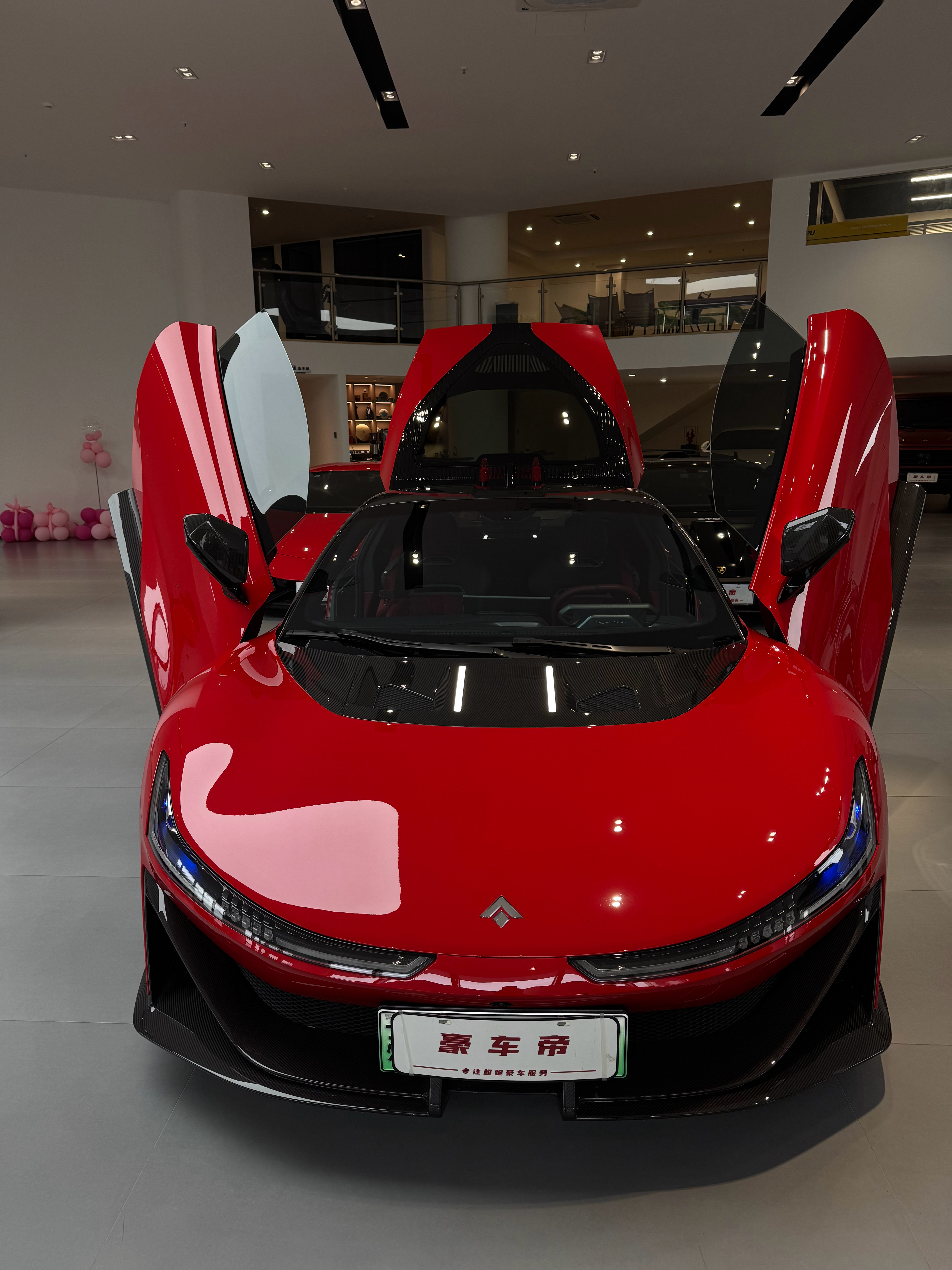 原本好朋友放在店里寄卖的昊铂SSR、也做好了老店长准备。结果上架就秒卖。这个车朋