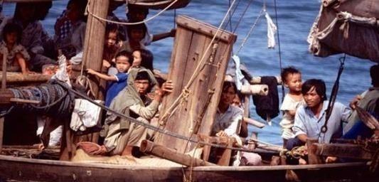 1975年后，20万越南难民逃进香港，香港全部接收了，给了他们香港身份，听说他们