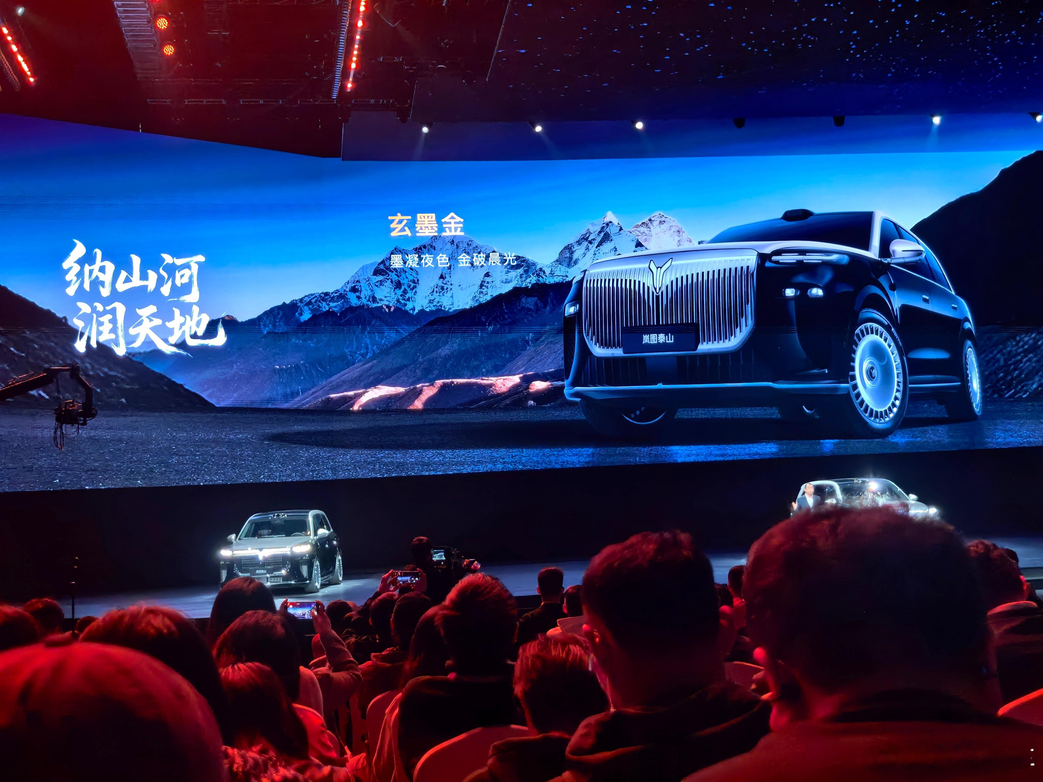 外观有玄墨金、鎏金紫两个拼色，以及六款纯色。内饰有玄红、云米、暖棕三个颜色，你们