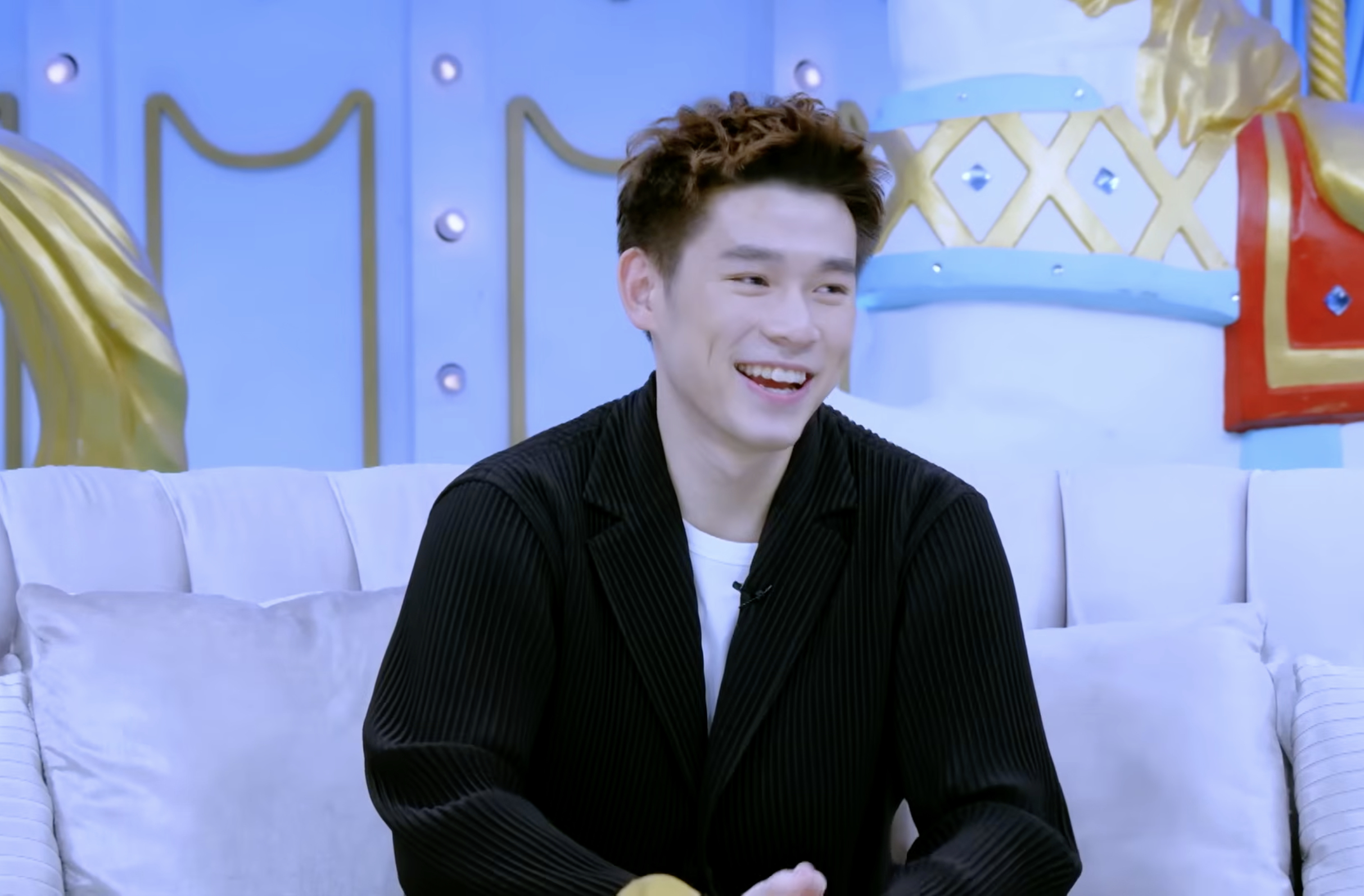 【昆拉武特做客泰国访谈节目：最开始打球只是为了“生存”】昆拉武特走向球场最初并不