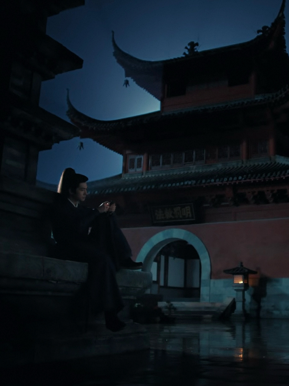 细腻到如此的演技，是每一个细微的表情都在能和闪回的那些人的言语对上。就在这个快要