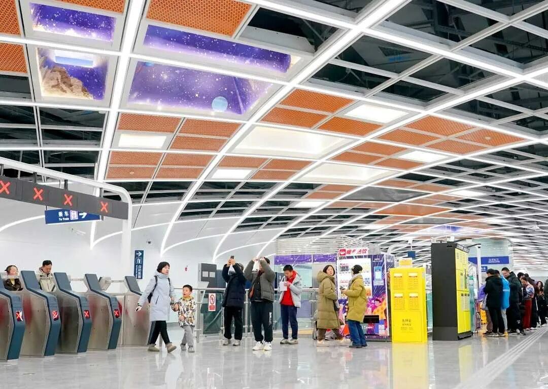 27日，北京地铁18号线、17号线中段及6号线南延3条（段）地铁新线开通试运营。