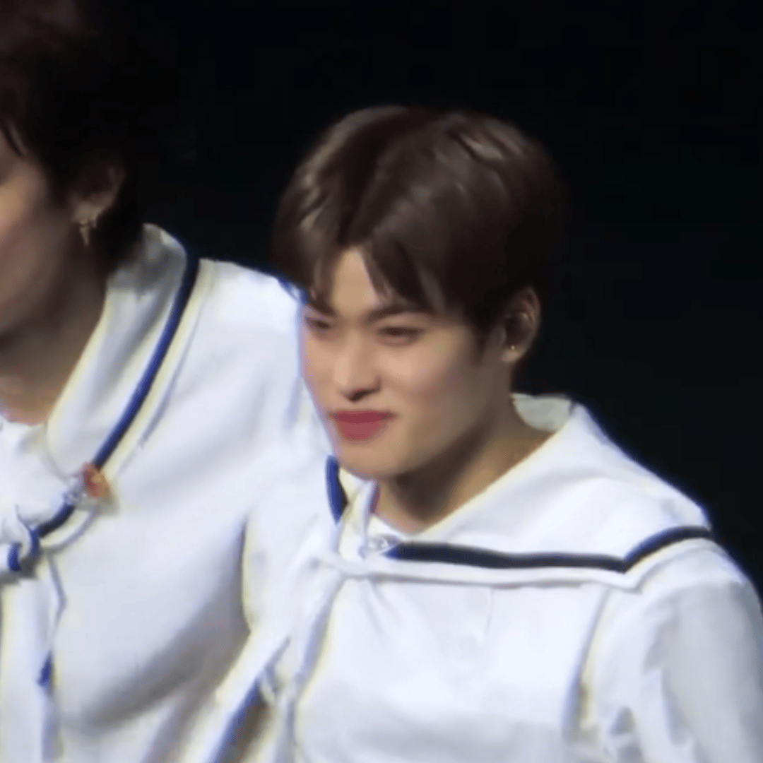 这一波是肩膀撒娇🥺眼睛眨成这样啥意思