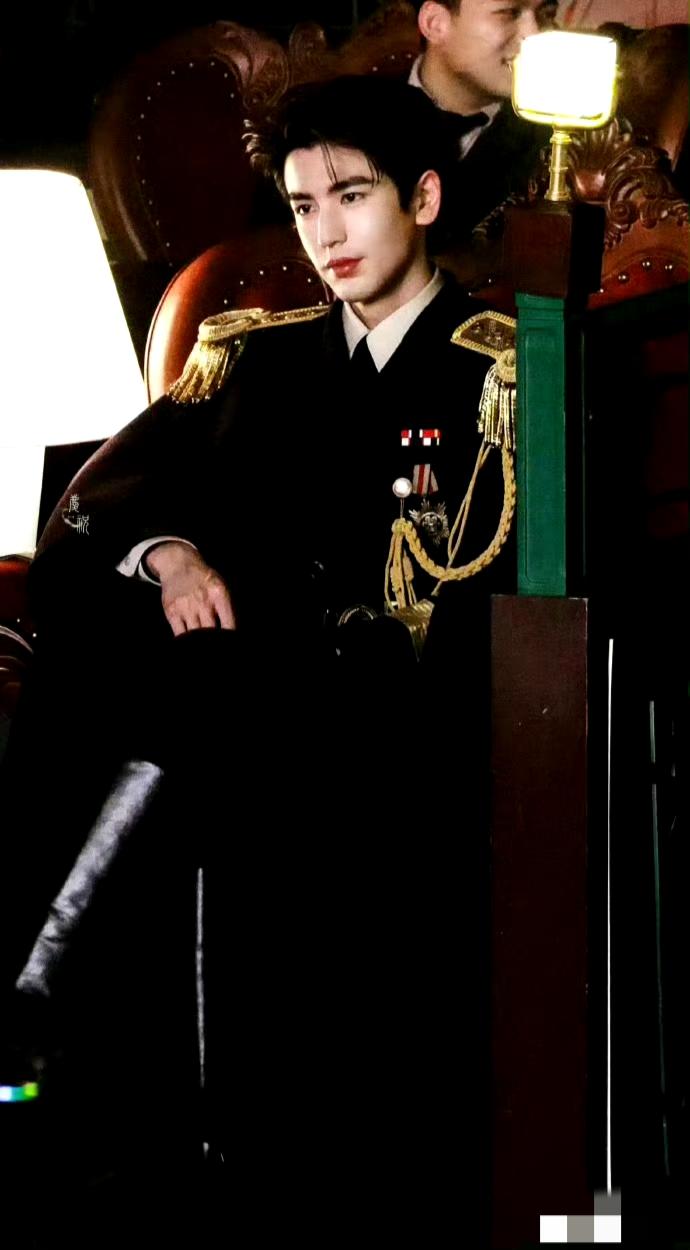 内娱的民国军阀赛道，这次终于要“卷”起来了。

以往我们总说，民国剧里的军阀角色