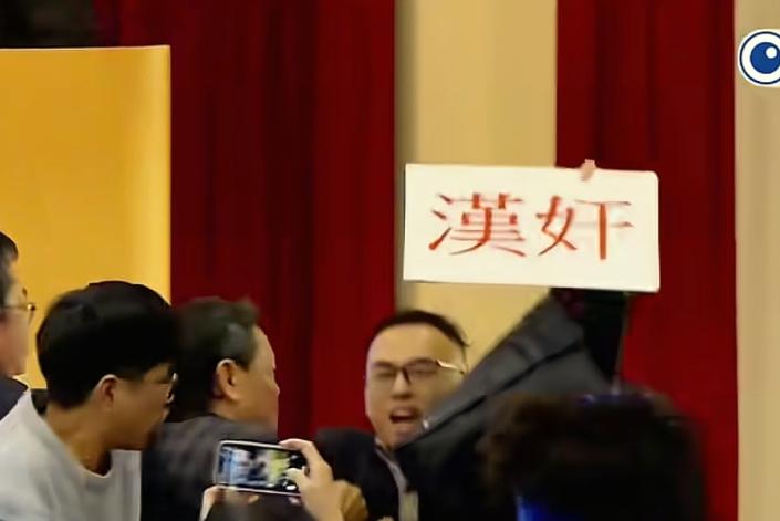 孤胆英雄，挺身而出！就在日本议员石平窜犯台湾，勾结岛内“台独分子”之际，新党副秘