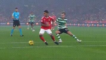 葡超第13轮里斯本德比，本菲卡主场1-1战平葡萄牙体育。巴雷内切亚失误致贡萨尔维