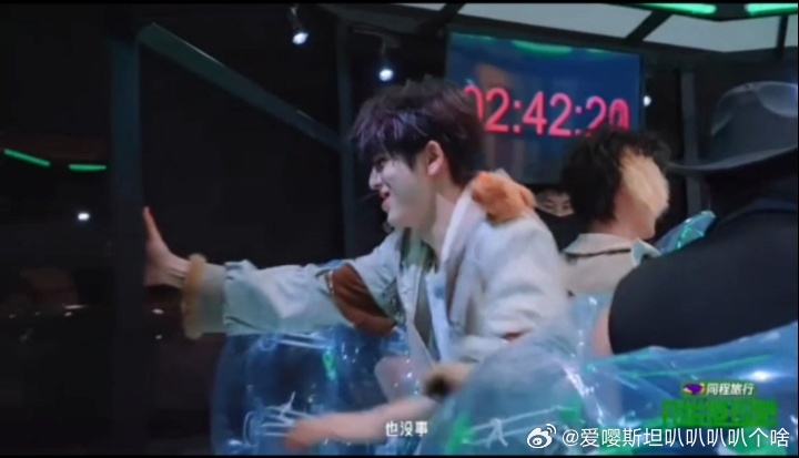 张凌赫最尊重动物塑的一集 被塑成卡皮巴拉之后张凌赫的配合度很高，连台词都跟着设定