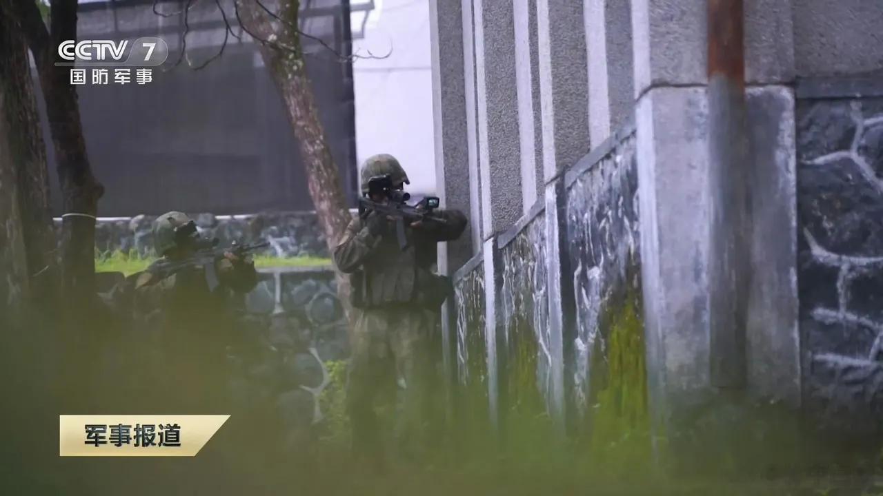 人民军队正在苦练城市巷战…… ​​​