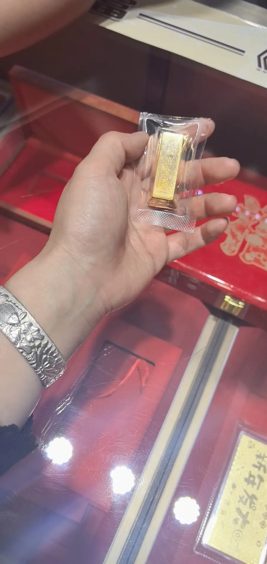 哎，买最贵的，吃最便宜的，疯了，真的疯了。